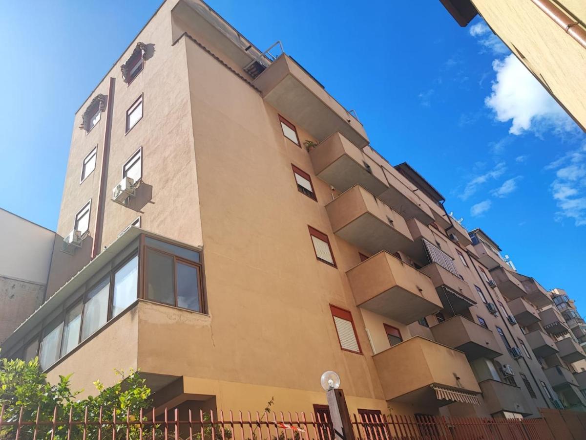 Genoard Apartment Палермо Екстериор снимка