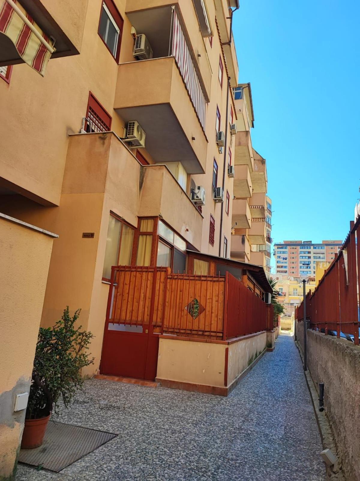 Genoard Apartment Палермо Екстериор снимка